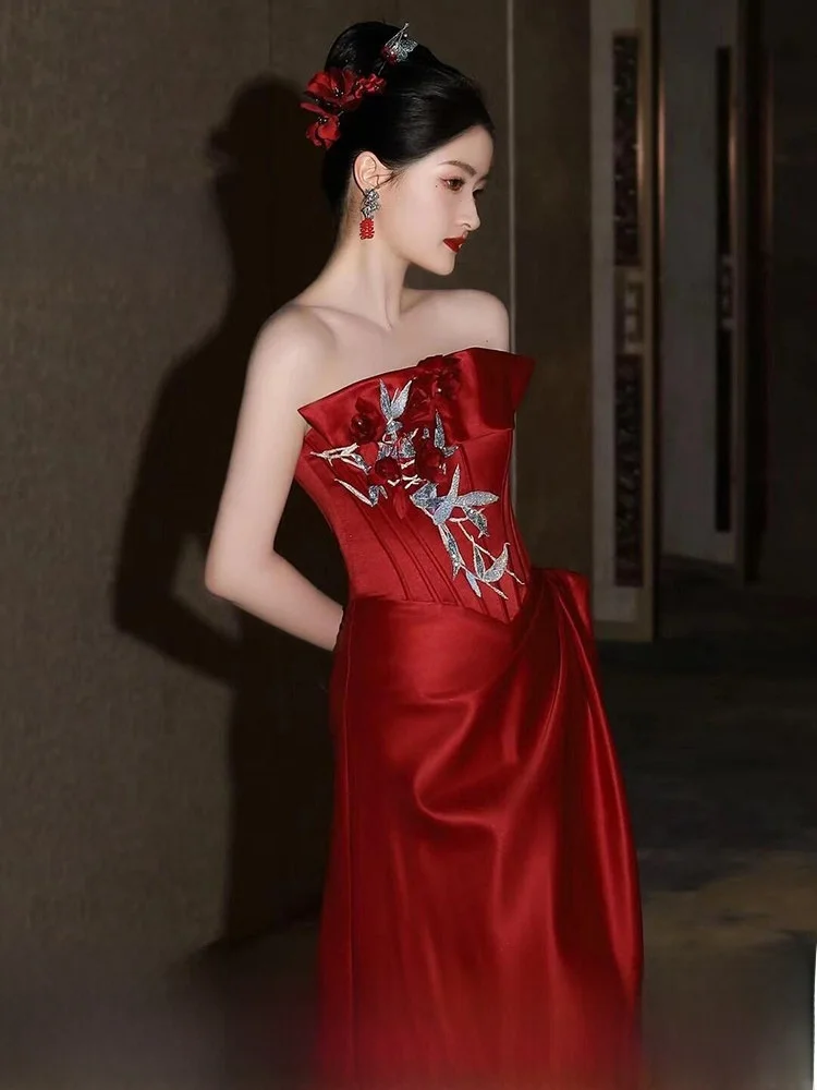 Elegant Red Bridal Gown for Wedding Reception Engagement Party Slimming Chinese Style Morning Robe Zipper Back Long Evening Gown
Elegant Red Bridal Gown for Wedding Reception Engagement Party Slimming Chinese Style Morning Robe Zipper Back Long Evening Gown