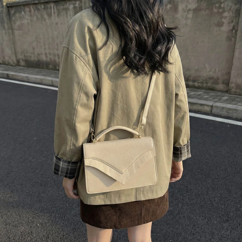 Hot Sale Vegan Leather Women's Handbag Ruffled V-Design Top Handle Crossbody Bag Fashion Elegant Mini Satchel Bags for Ladies
Hot Sale Vegan Leather Women's Handbag Ruffled V-Design Top Handle Crossbody Bag Fashion Elegant Mini Satchel Bags for Ladies