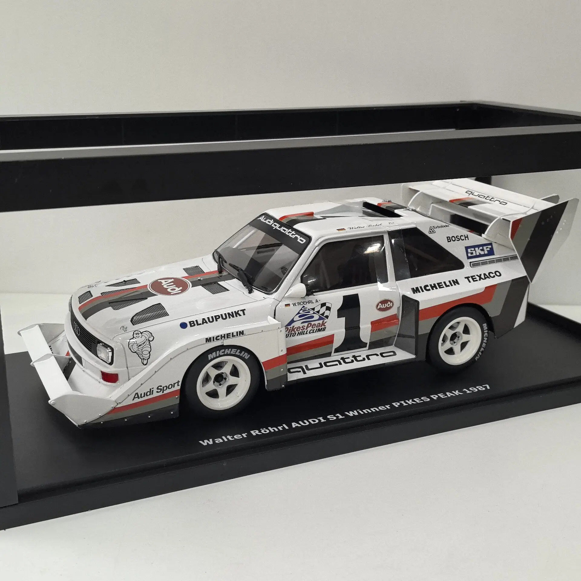 Diecast WERK 1/18 Scale AUDI S1 1987 # 1 Racing 35 Alloy Car Model
Diecast WERK 1/18 Scale AUDI S1 1987 # 1 Racing 35 Alloy Car Model