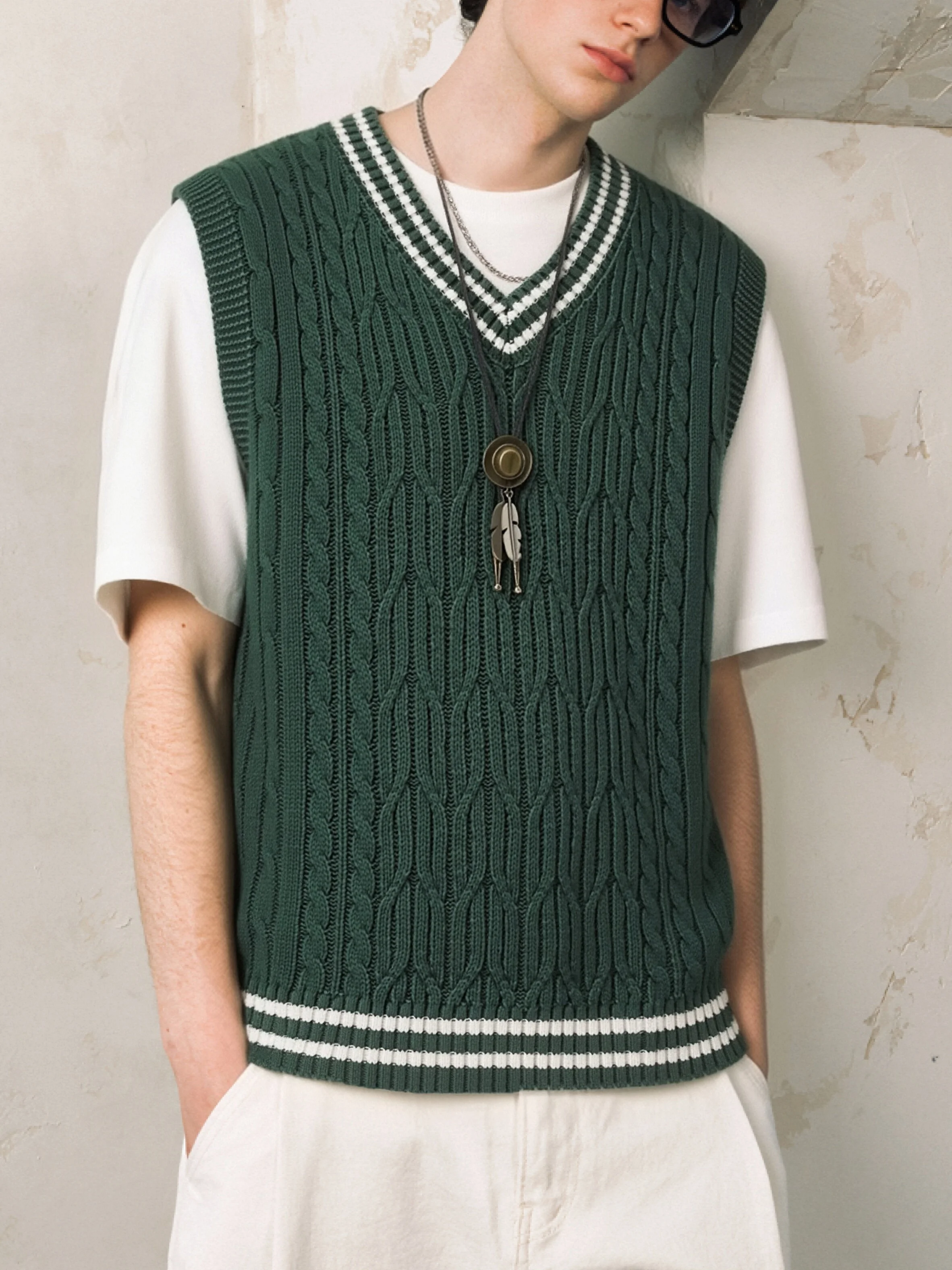 Men's Preppy Style Cable Knit Sweater Vest V Neck Sleeveless Knitwear Green Striped Trim Casual Pullover Vest For Spring Autumn
Men's Preppy Style Cable Knit Sweater Vest V Neck Sleeveless Knitwear Green Striped Trim Casual Pullover Vest For Spring Autumn
