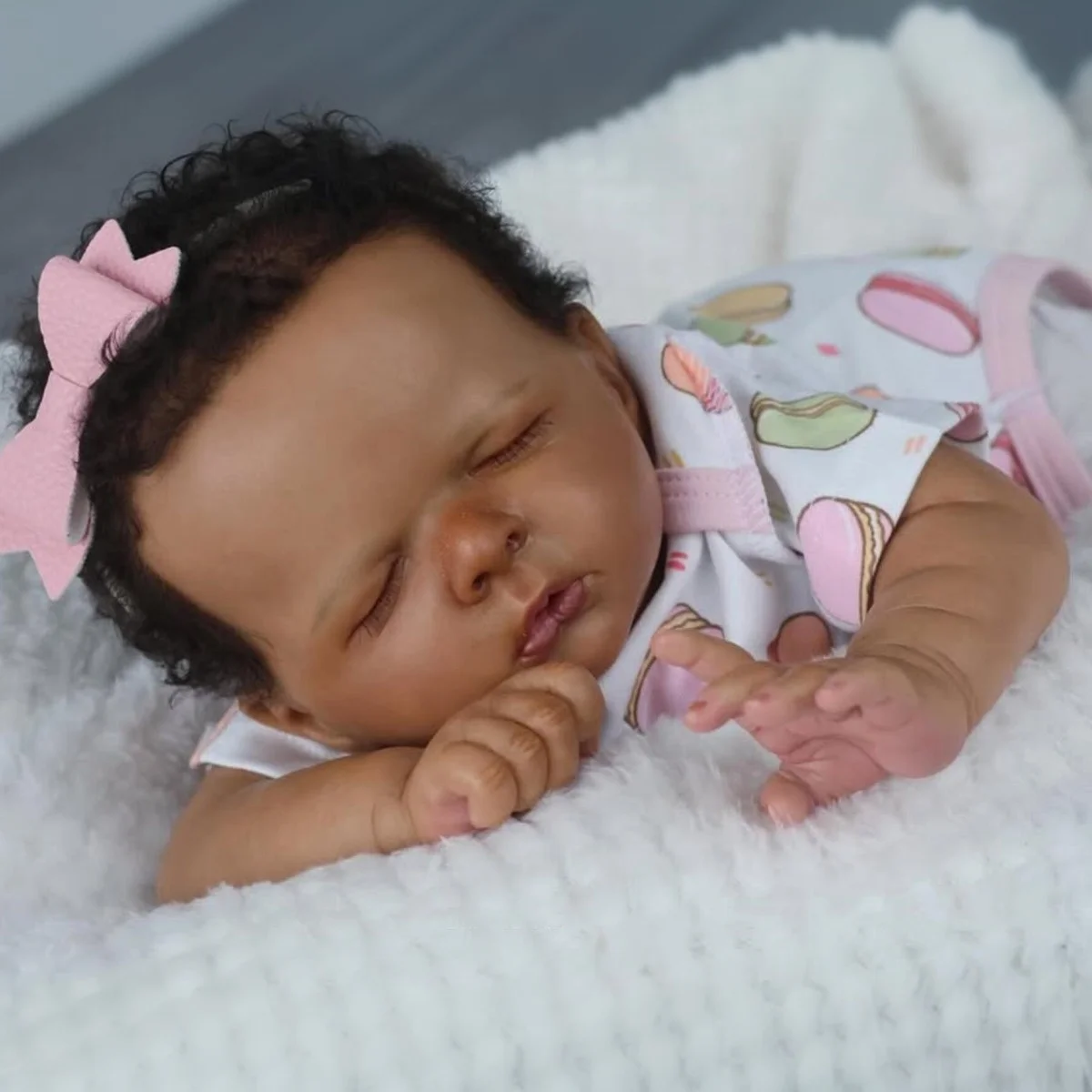BZDOLL 48 CM Asleep Reborn Black Brown Skin Baby Doll Toy Lifelike Vinyl Limbs Cloth Body 19 inch Doll Handmade Birthday Gift
BZDOLL 48 CM Asleep Reborn Black Brown Skin Baby Doll Toy Lifelike Vinyl Limbs Cloth Body 19 inch Doll Handmade Birthday Gift