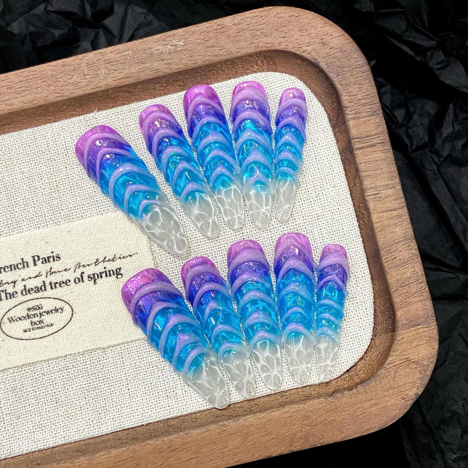 10pcs Handmade Press On Nails Gradient Blue Purple 3D Water Ripple False Nails Summer Beach Style Long Almond Fake Nail Patches
10pcs Handmade Press On Nails Gradient Blue Purple 3D Water Ripple False Nails Summer Beach Style Long Almond Fake Nail Patches
