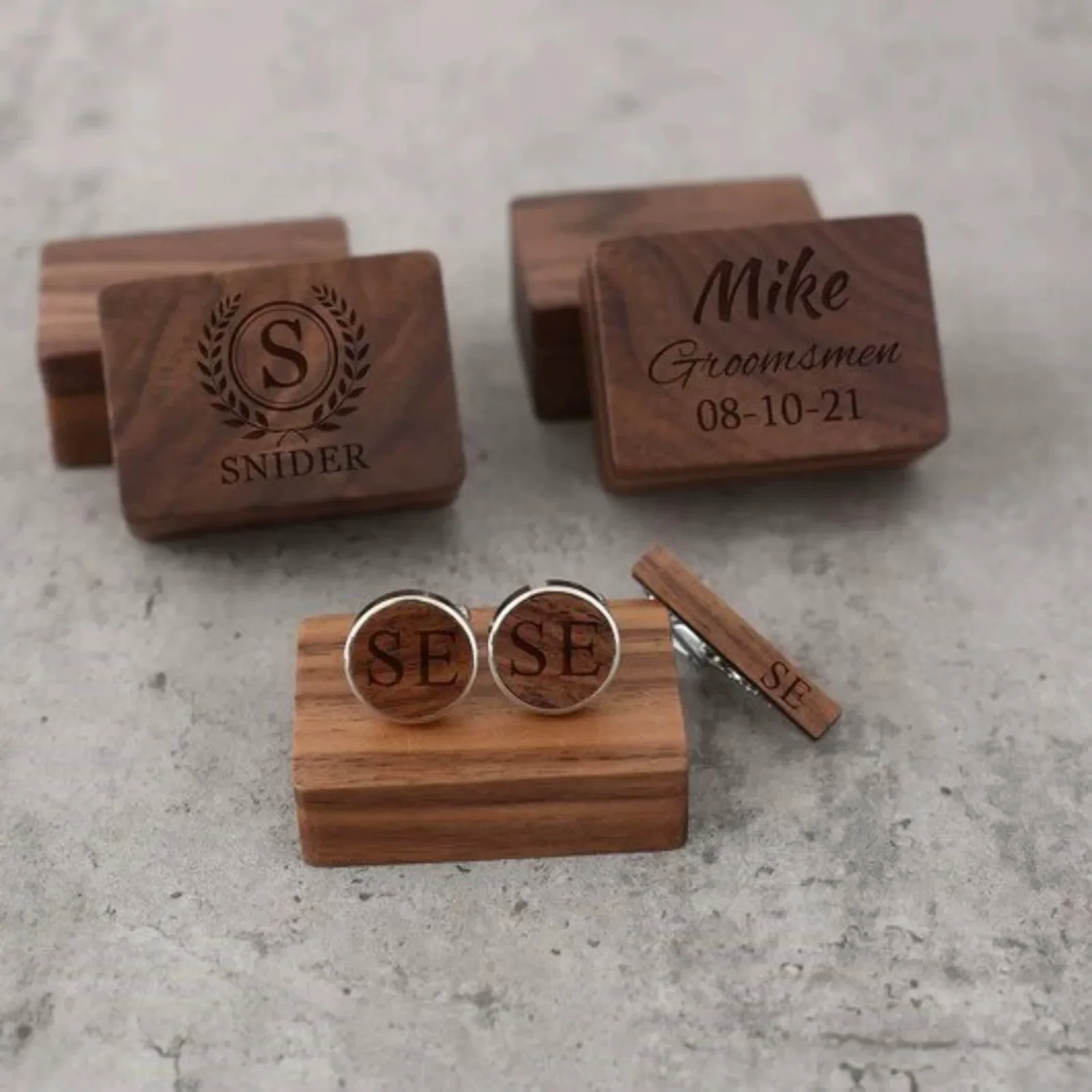 Personalized Engraved Cufflinks and Tie Clip Set - Magnetic Gift Box, Travel Organizer, Fashion Men's Accessory Organizer
Personalized Engraved Cufflinks and Tie Clip Set - Magnetic Gift Box, Travel Organizer, Fashion Men's Accessory Organizer