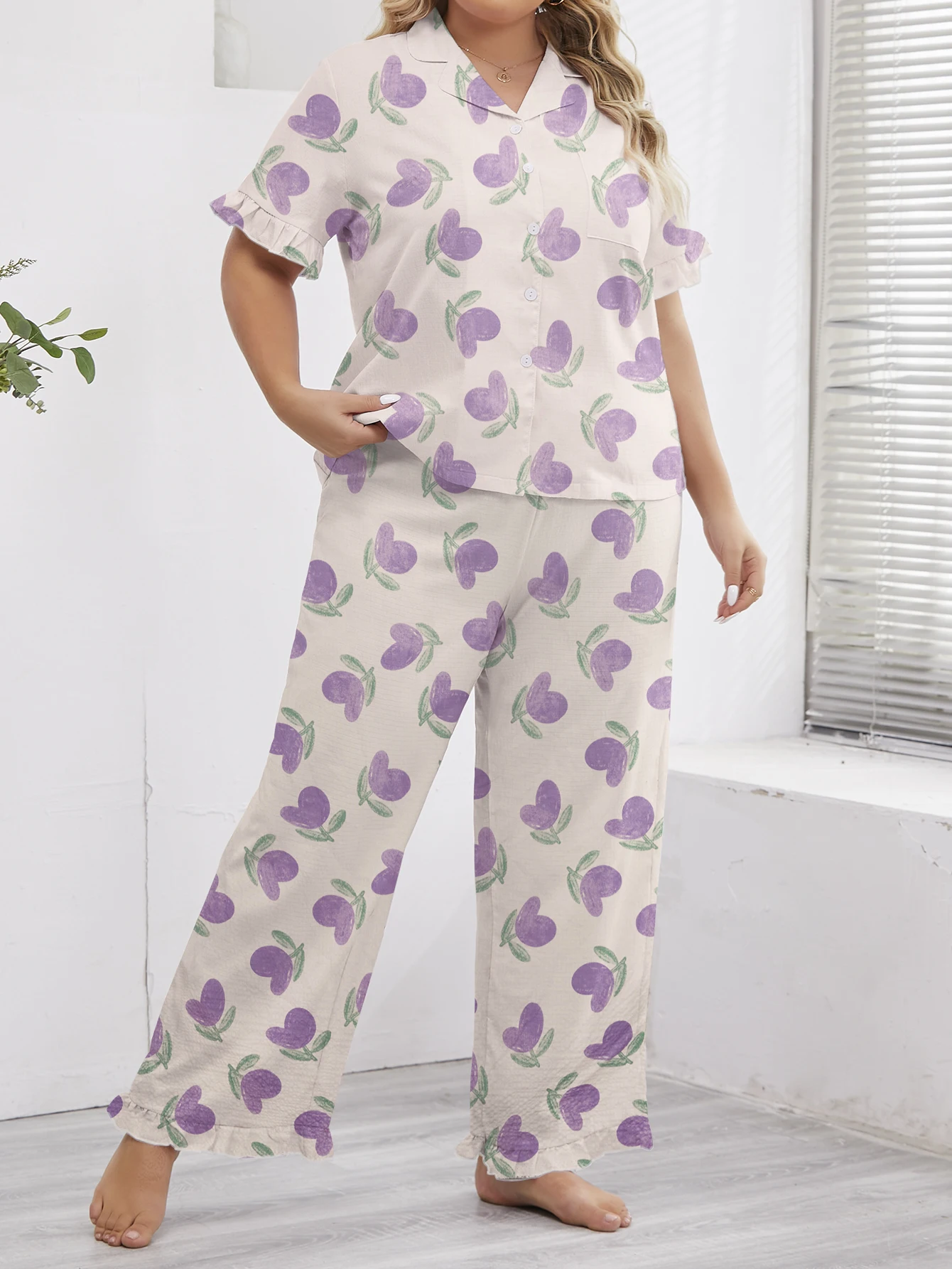 Large size women's pajamas cute floral print lapel short sleeved top&pants home clothing set
Large size women's pajamas cute floral print lapel short sleeved top&pants home clothing set