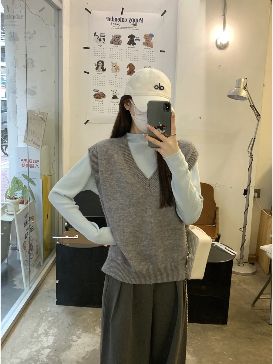 Новый корейский трикотажный свитер с V-образным вырезом из поларфлиса для женщин, свободный крой, эффект похудения, для ранней весны
Новый корейский трикотажный свитер с V-образным вырезом из поларфлиса для женщин, свободный крой, эффект похудения, для ранней весны