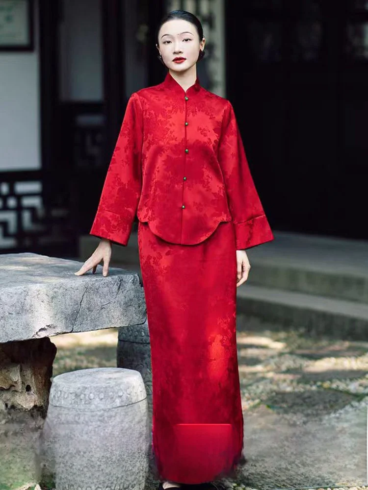 Новый китайский красный комплект ципао с длинными рукавами: свадебное и вечернее платье для женщин, традиционный наряд для церемоний и торжеств
Новый китайский красный комплект ципао с длинными рукавами: свадебное и вечернее платье для женщин, традиционный наряд для церемоний и торжеств