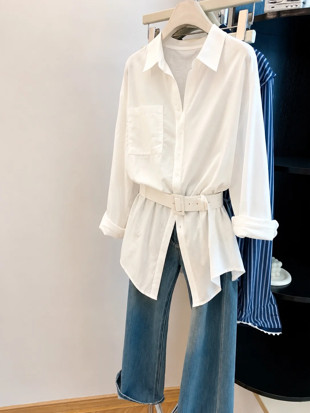Elegant White Belted Shirt Long Sleeve Turn-down Collar Commuter Fashionable Korean Style Men Women Summer Loose Casual Shirt
Elegant White Belted Shirt Long Sleeve Turn-down Collar Commuter Fashionable Korean Style Men Women Summer Loose Casual Shirt