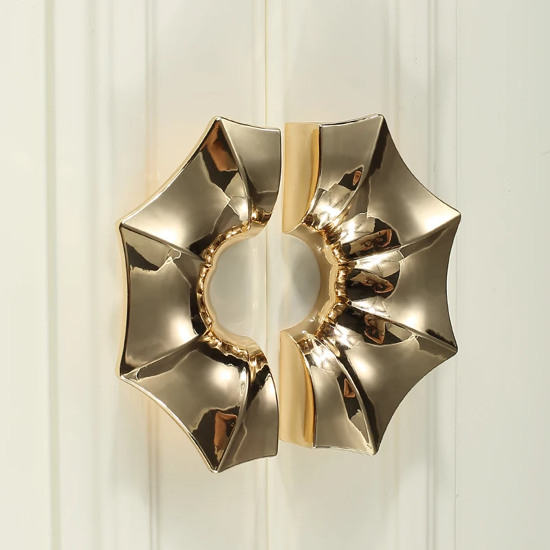 Современный простой кухонный шкаф, дверные ручки, легкий роскошный шкаф, золотая ручка ящика для мебельной фурнитуры
Современный простой кухонный шкаф, дверные ручки, легкий роскошный шкаф, золотая ручка ящика для мебельной фурнитуры