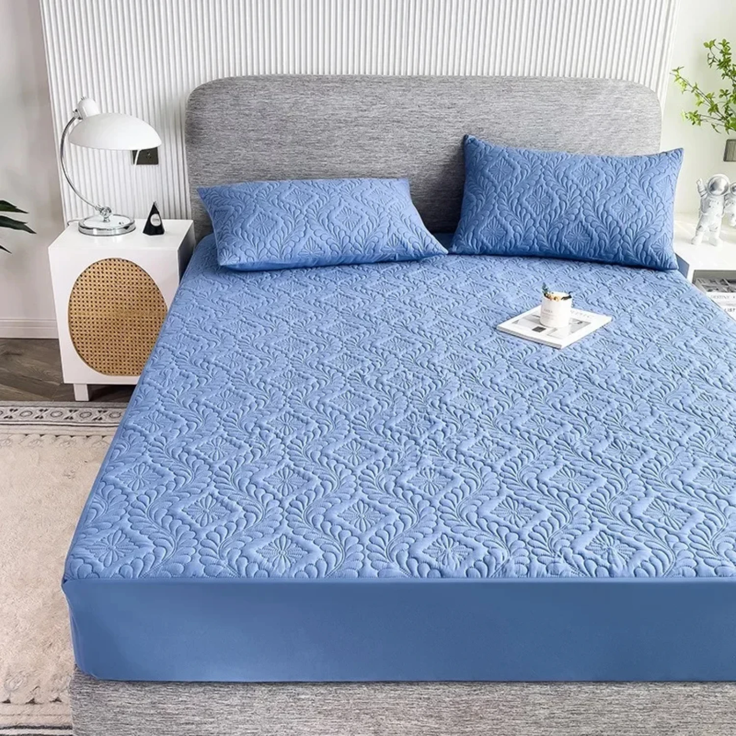 Thickened cotton bed sheet cover Waterproof bed hats Dustproof waterproof bed cover Mattress protector
Thickened cotton bed sheet cover Waterproof bed hats Dustproof waterproof bed cover Mattress protector