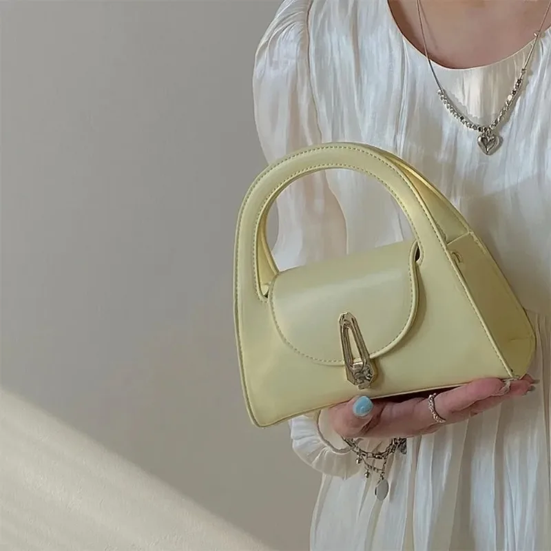 Niche high-end handbag women's new semi-round shoulder bag versatile commuter retro lock messenger bag tide
Niche high-end handbag women's new semi-round shoulder bag versatile commuter retro lock messenger bag tide