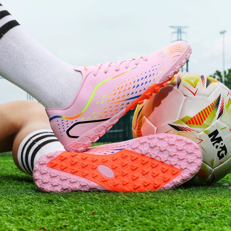White color low-top studded soccer shoes, men's breathable, non-slip, natural grass, wear-resistant training shoes
White color low-top studded soccer shoes, men's breathable, non-slip, natural grass, wear-resistant training shoes
