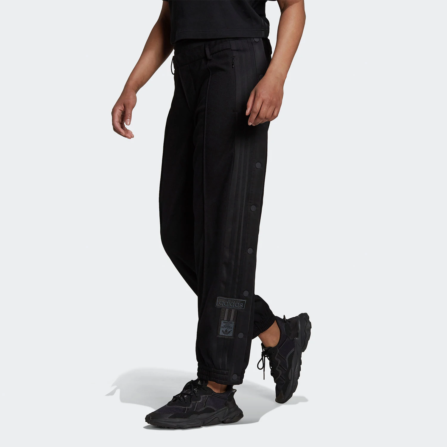 adidas genuine Three Stripes Women's Slim-Fit Breathable Sports Pants H22795
adidas genuine Three Stripes Women's Slim-Fit Breathable Sports Pants H22795