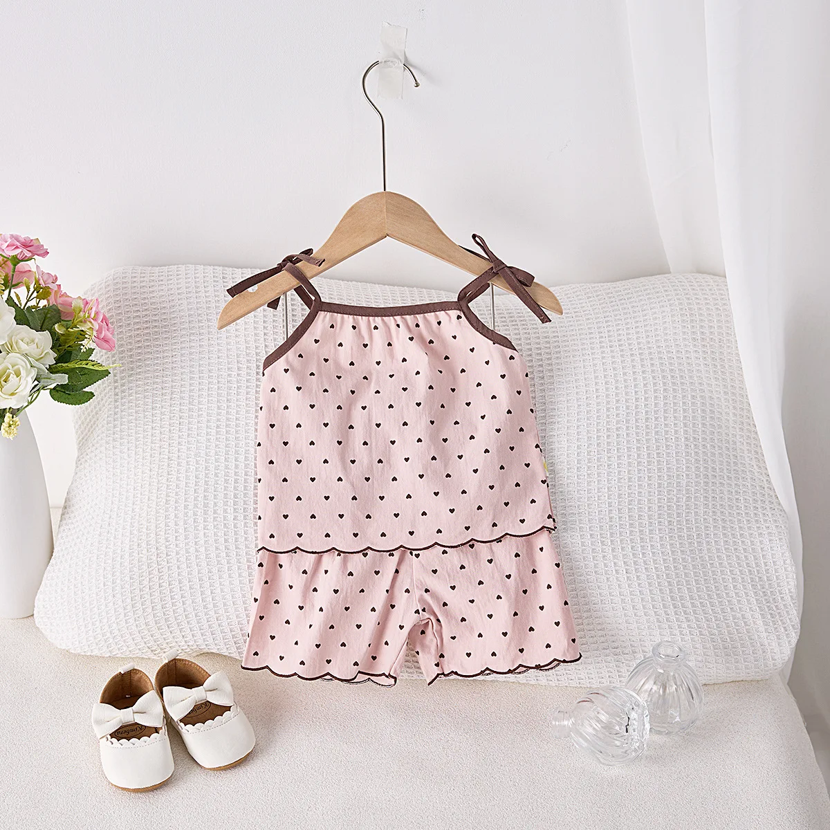 2025 Summer New Baby Sleeveless Clothes Set Infant Girl Cute Heart Print Sling Vest + Shorts 2pcs Suit Toddler Cotton Outfits
2025 Summer New Baby Sleeveless Clothes Set Infant Girl Cute Heart Print Sling Vest + Shorts 2pcs Suit Toddler Cotton Outfits