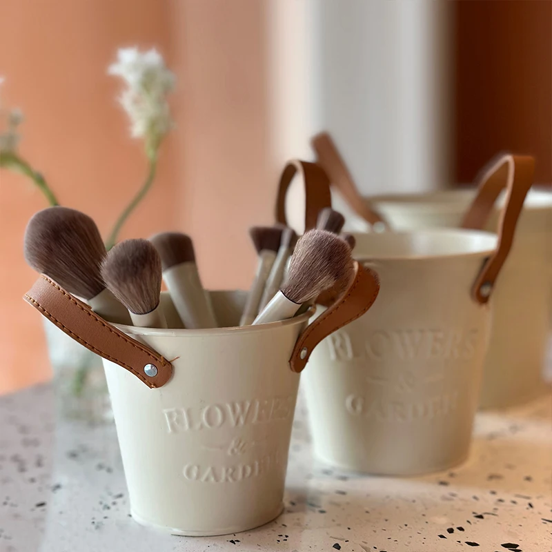 Nordic Beige Metal Iron Makeup Brush Holder Organizer Personalized Comb Brushes Pen Storage Box Container
Nordic Beige Metal Iron Makeup Brush Holder Organizer Personalized Comb Brushes Pen Storage Box Container