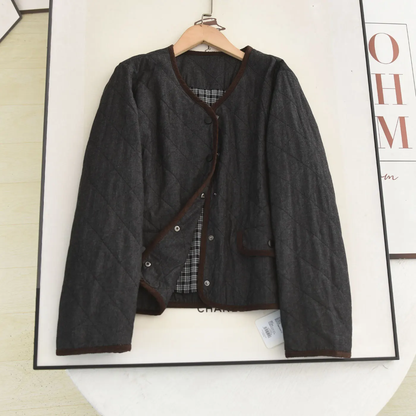 Slim Fit Cotton Jaet Легкий стеганый дизайн с V-образным вырезом и верхней одеждой Коллекция осенне-зимней длины Long Sve на одной пуговице C...
Slim Fit Cotton Jaet Легкий стеганый дизайн с V-образным вырезом и верхней одеждой Коллекция осенне-зимней длины Long Sve на одной пуговице C...