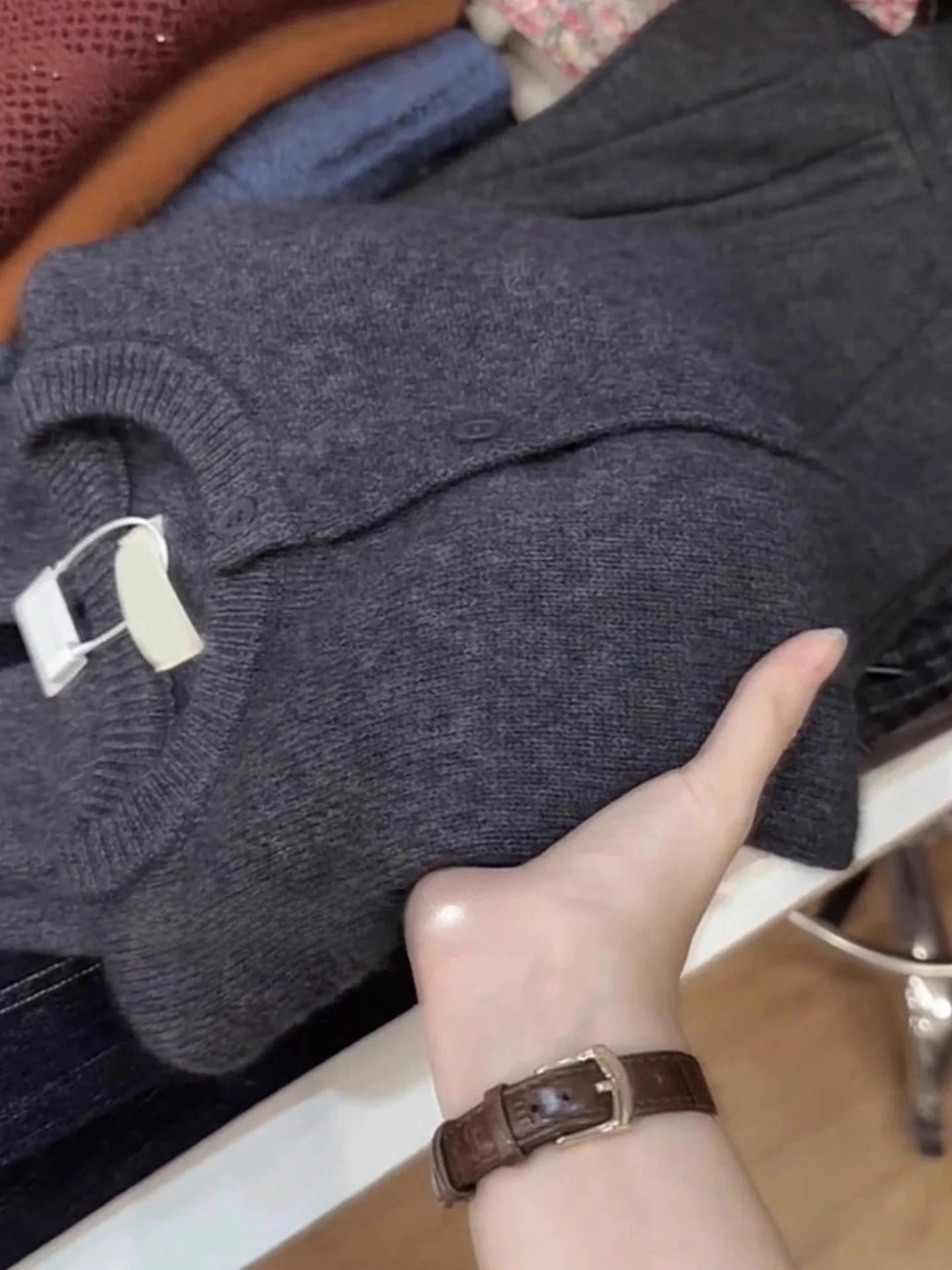 Elegant Color round Neck Knitwear Long Sleeve Women's Fashionable Minimalist Luxury Cardigan Commute Style Winter Top
Elegant Color round Neck Knitwear Long Sleeve Women's Fashionable Minimalist Luxury Cardigan Commute Style Winter Top