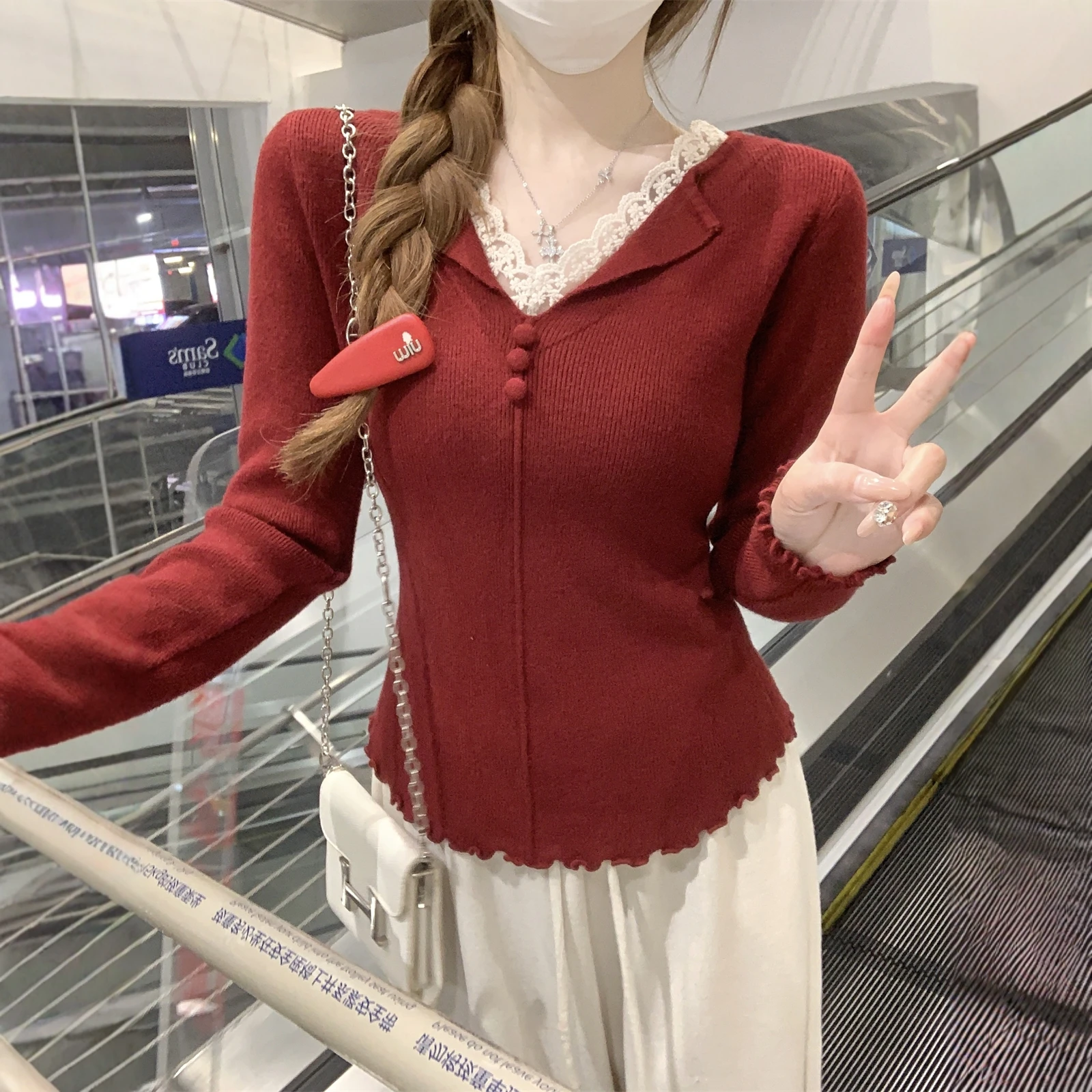Красный вязаный свитер с кружевными вставками и оборками, женский, осенне-зимний, красивый базовый слой, внутренний топ, корейский стиль, приталенный крой
Красный вязаный свитер с кружевными вставками и оборками, женский, осенне-зимний, красивый базовый слой, внутренний топ, корейский стиль, приталенный крой