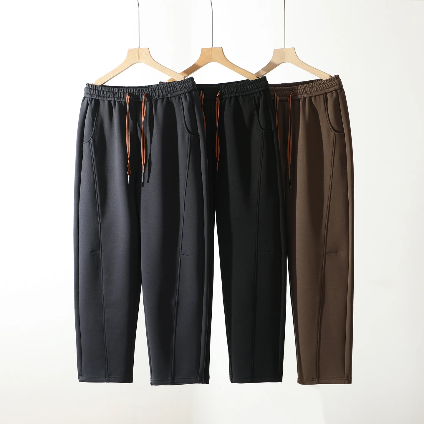 Мужские молодежные повседневные спортивные брюки с эластичным поясом и шнурком, осенние, цветные, из хлопка с аммиачной обработкой, с отделкой из жидкого материала
Мужские молодежные повседневные спортивные брюки с эластичным поясом и шнурком, осенние, цветные, из хлопка с аммиачной обработкой, с отделкой из жидкого материала