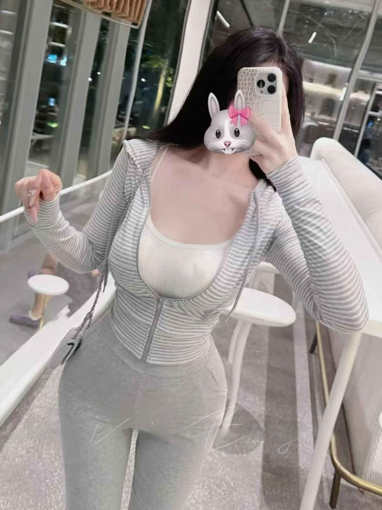 Korean Fashion Pure Desire Body Shape Highlighting Ins Cream Gray Striped Hooded Top High Waist Leg Lengthening Bell Bottoms
Korean Fashion Pure Desire Body Shape Highlighting Ins Cream Gray Striped Hooded Top High Waist Leg Lengthening Bell Bottoms