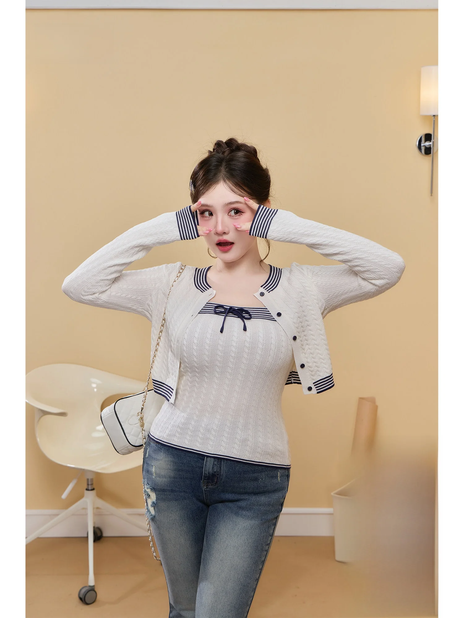 Classic Light Navy Style White Blue "Blue Coconut Pudding" Open Cardigan Strap Vest Women's Fashion Set Long Sleeve Spring
Classic Light Navy Style White Blue "Blue Coconut Pudding" Open Cardigan Strap Vest Women's Fashion Set Long Sleeve Spring