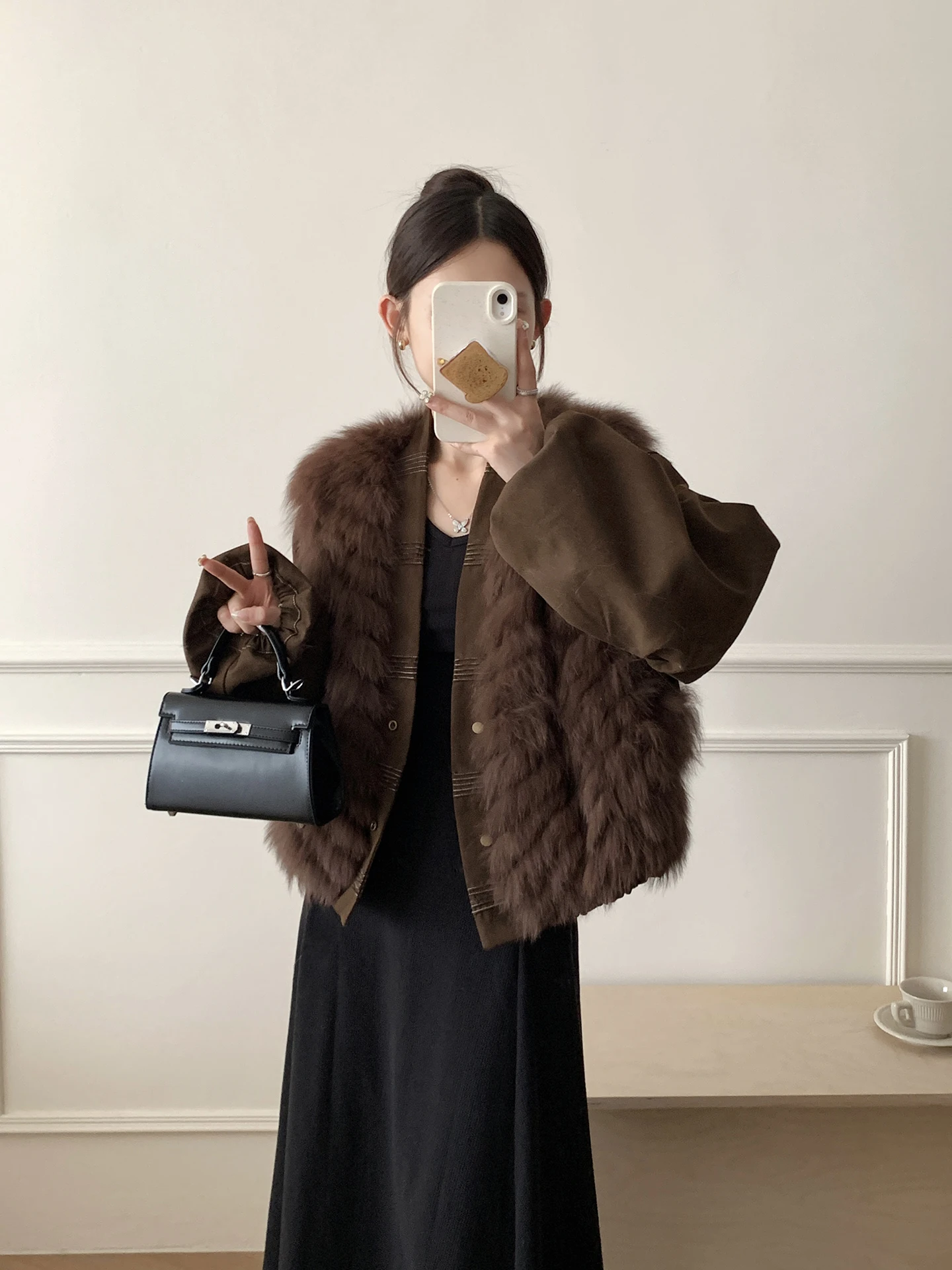 Double-Sided Fur Coat Women's ort Faionable Winter Warmth-Preserving Parka Coat MOTIMA Brand V-Ne Long Sve
Double-Sided Fur Coat Women's ort Faionable Winter Warmth-Preserving Parka Coat MOTIMA Brand V-Ne Long Sve