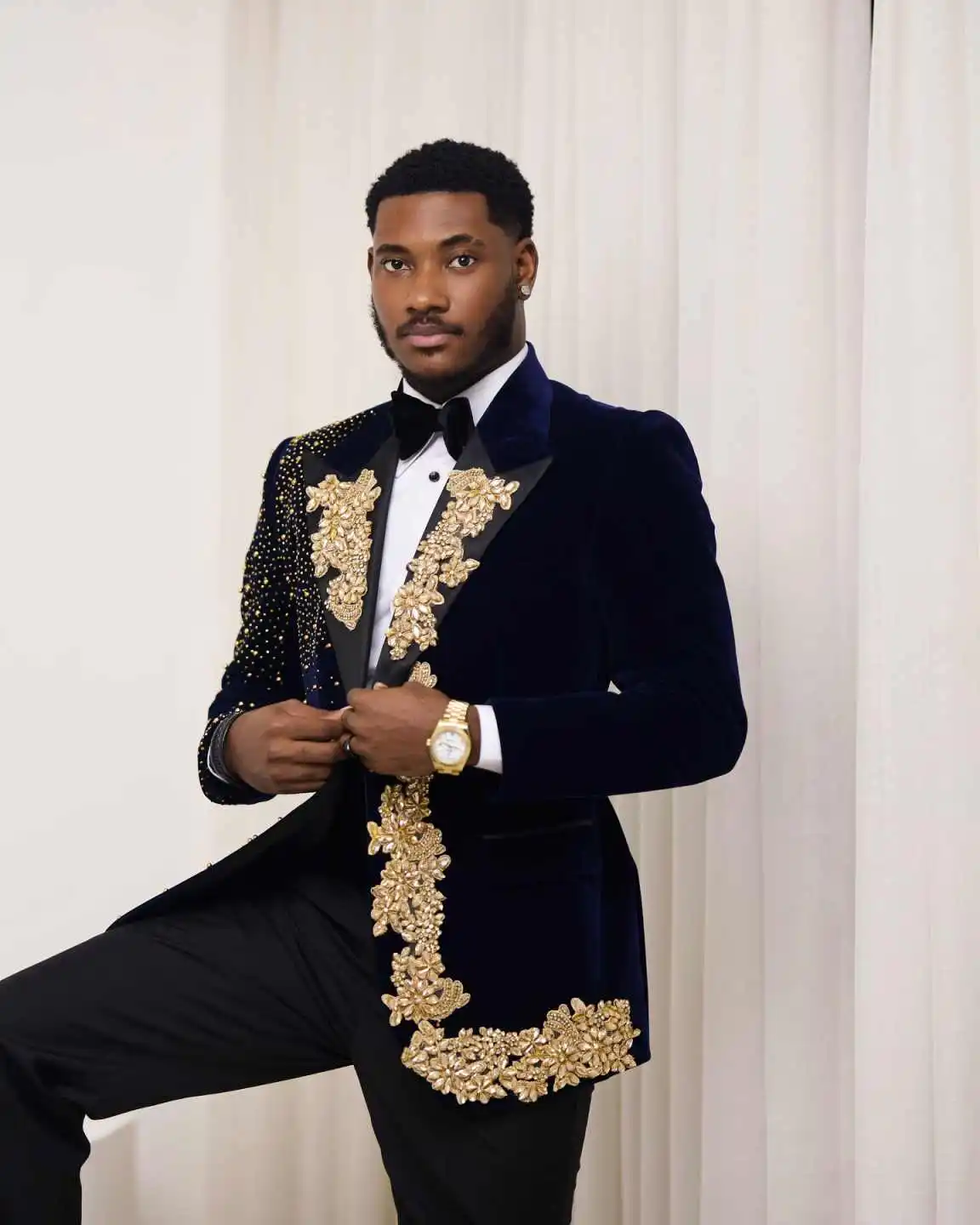 Royal Man Tuxedos Slim Fit Velvet Cryatal Beaded Wedding Suit Luxury 2 Piece Jacket Pant Evening Groom For Party Customized
Royal Man Tuxedos Slim Fit Velvet Cryatal Beaded Wedding Suit Luxury 2 Piece Jacket Pant Evening Groom For Party Customized