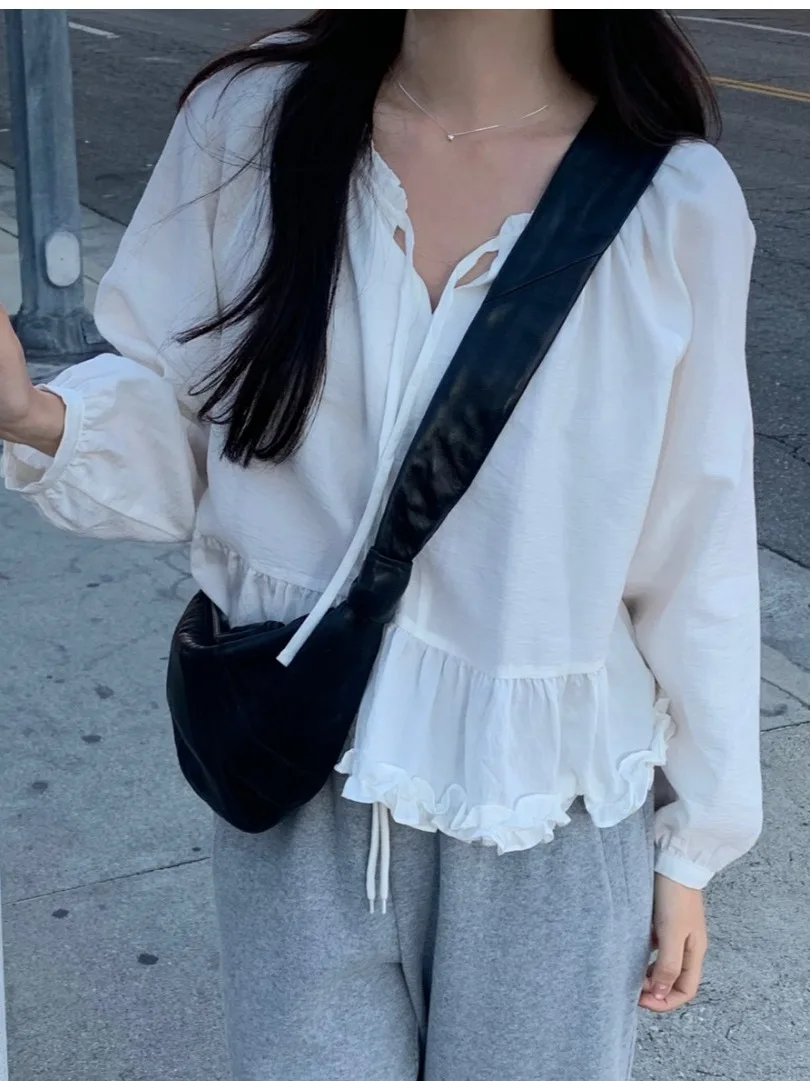 French Style Loose Long Sleeve Women's Shirt Charming Lace Doll Top Age-Defying Versatile Casual V-Neck Bubble Sleeve
French Style Loose Long Sleeve Women's Shirt Charming Lace Doll Top Age-Defying Versatile Casual V-Neck Bubble Sleeve