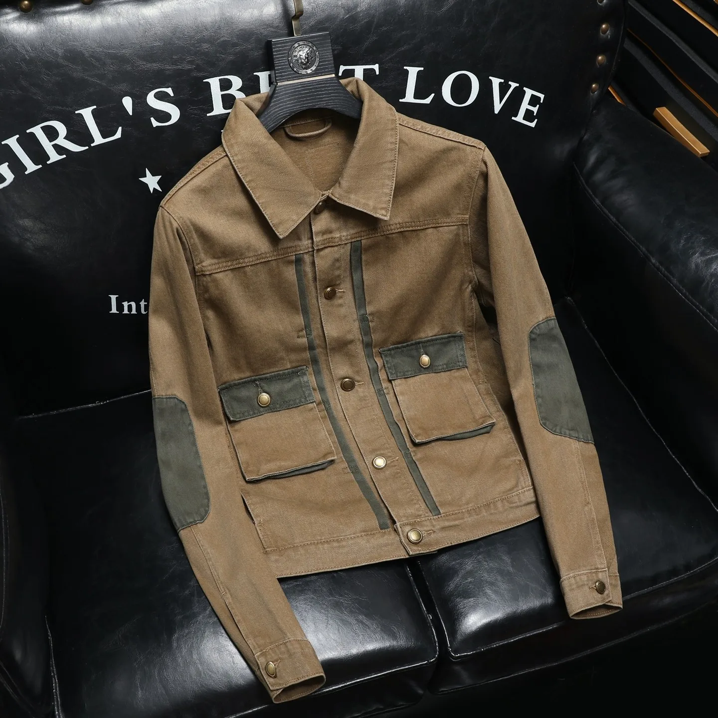 2026 American Washed Denim Jacket for Men Fashion Patchwork Lapel Casual Business Jacket Men Social Street Wear Workwear Coat
2026 American Washed Denim Jacket for Men Fashion Patchwork Lapel Casual Business Jacket Men Social Street Wear Workwear Coat