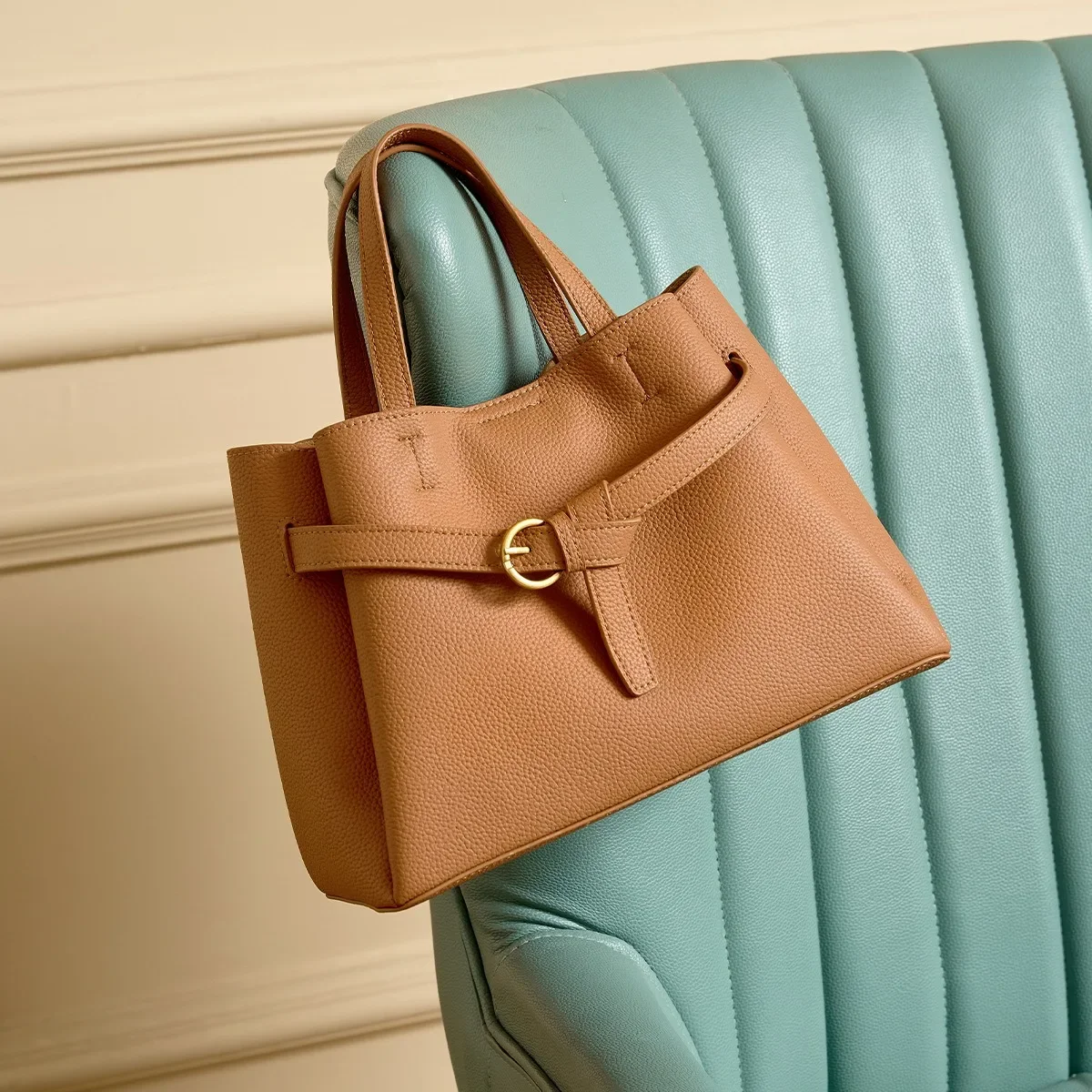 New Commuter Light Luxury Shoulder Bag Top Layer Cowhide Leather Large Capacity Handbag Versatile Detachable Strap Crossbody Bag
New Commuter Light Luxury Shoulder Bag Top Layer Cowhide Leather Large Capacity Handbag Versatile Detachable Strap Crossbody Bag