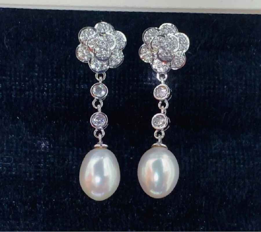 Великолепные серьги-подвески с белым жемчугом Южных морских пресноводных жемчужин диаметром 10-13 мм, серебро 925 пробы.
Великолепные серьги-подвески с белым жемчугом Южных морских пресноводных жемчужин диаметром 10-13 мм, серебро 925 пробы.