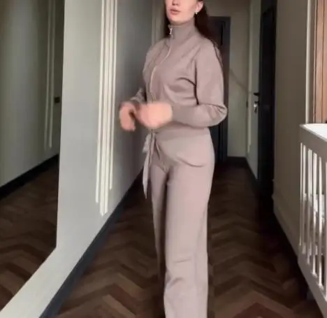 Women's Two-Piece Set 2025 Latest Autumn/winter New Women's Solid Color Slimming Short Top Slimming Knitted Pants Two Piece Set
Women's Two-Piece Set 2025 Latest Autumn/winter New Women's Solid Color Slimming Short Top Slimming Knitted Pants Two Piece Set