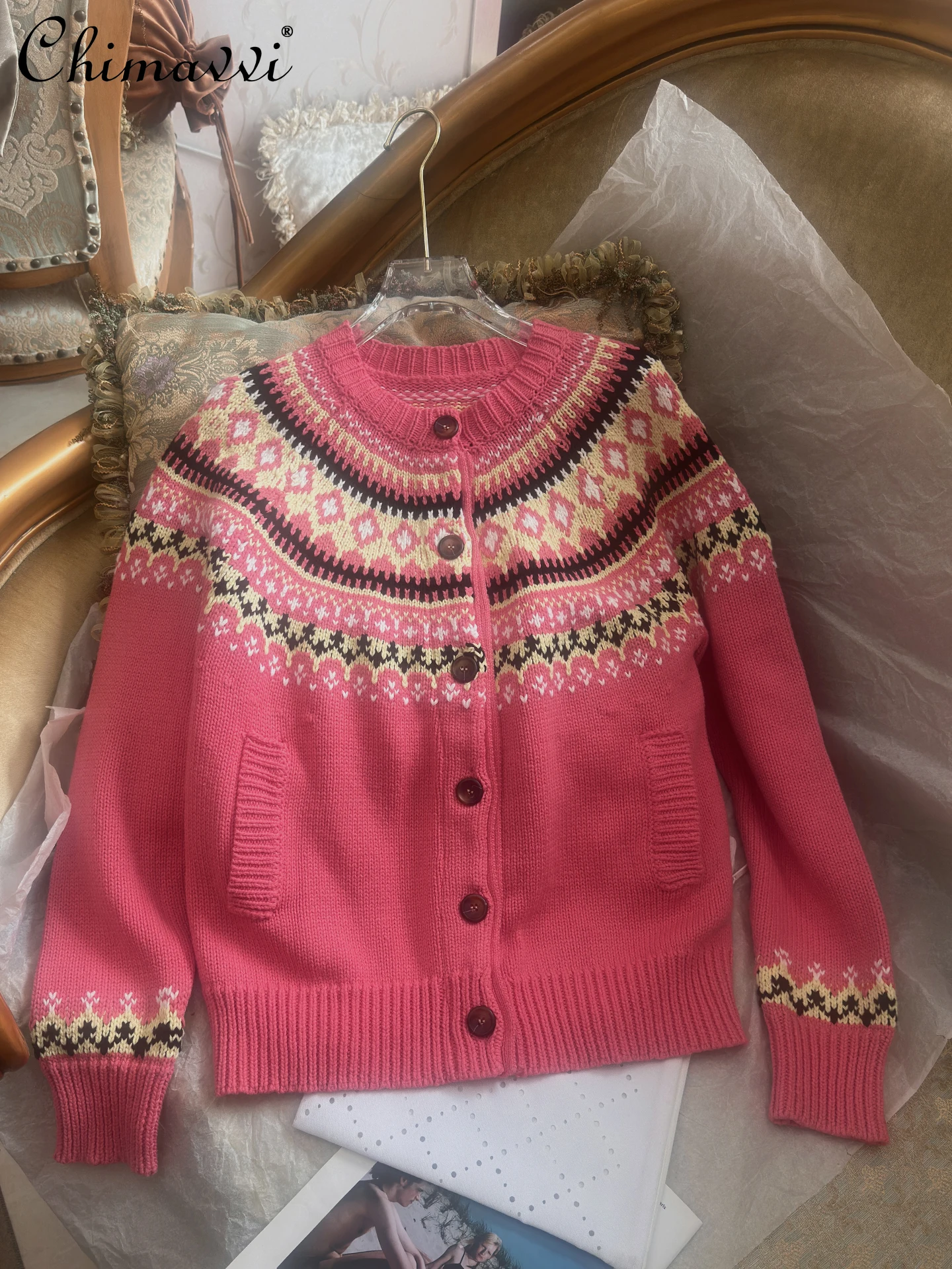 2025 Winter Clothes Christmas New Sweater Coat Fashion Round Neck Girl Retro Jacquard Loose Casual Long Sleeve Knitted Cardigan
2025 Winter Clothes Christmas New Sweater Coat Fashion Round Neck Girl Retro Jacquard Loose Casual Long Sleeve Knitted Cardigan