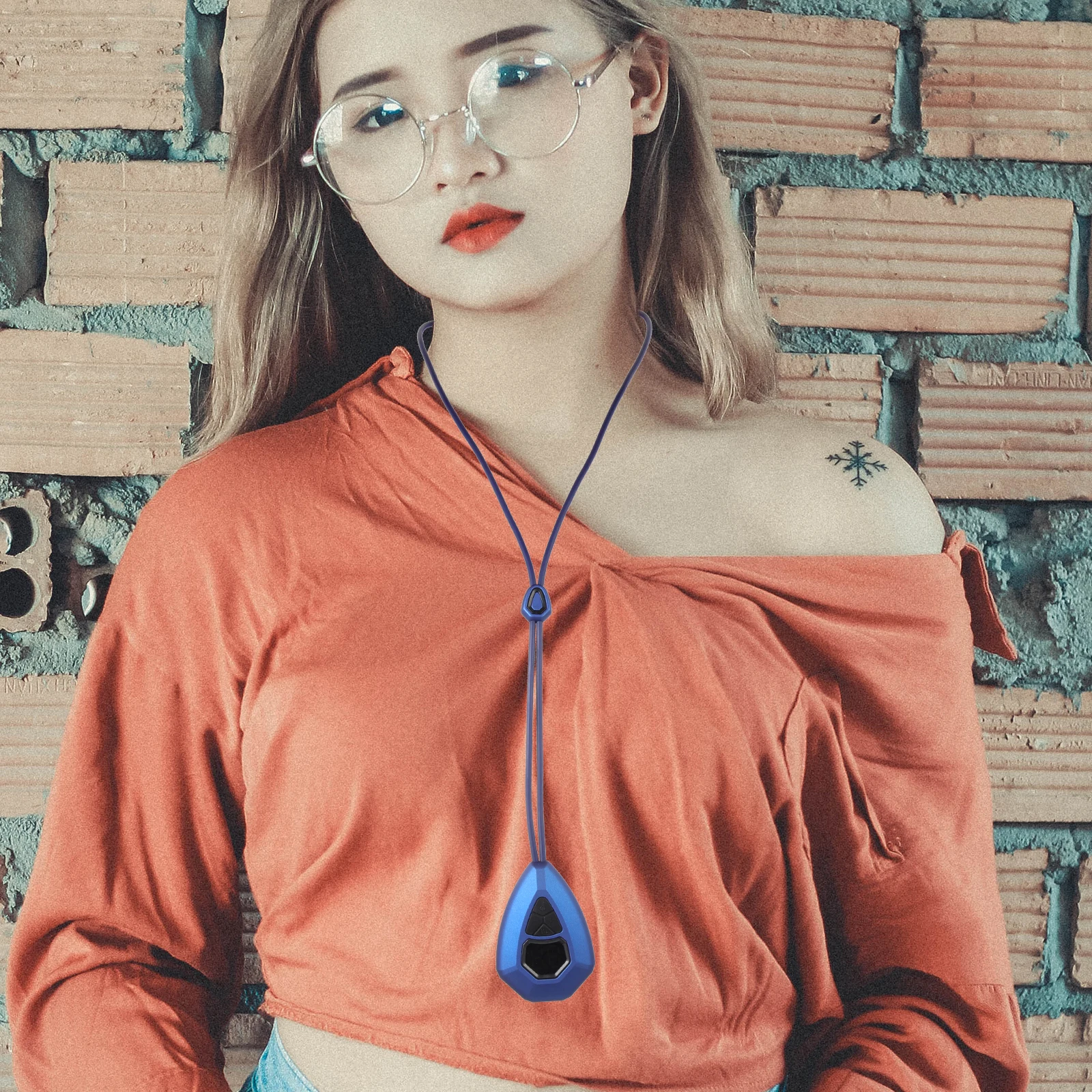 1Set Hot Compress Hanging Neck Massager Portable Silicone ABS Material Electric 5-Mode Neck Care Device 
1Set Hot Compress Hanging Neck Massager Portable Silicone ABS Material Electric 5-Mode Neck Care Device