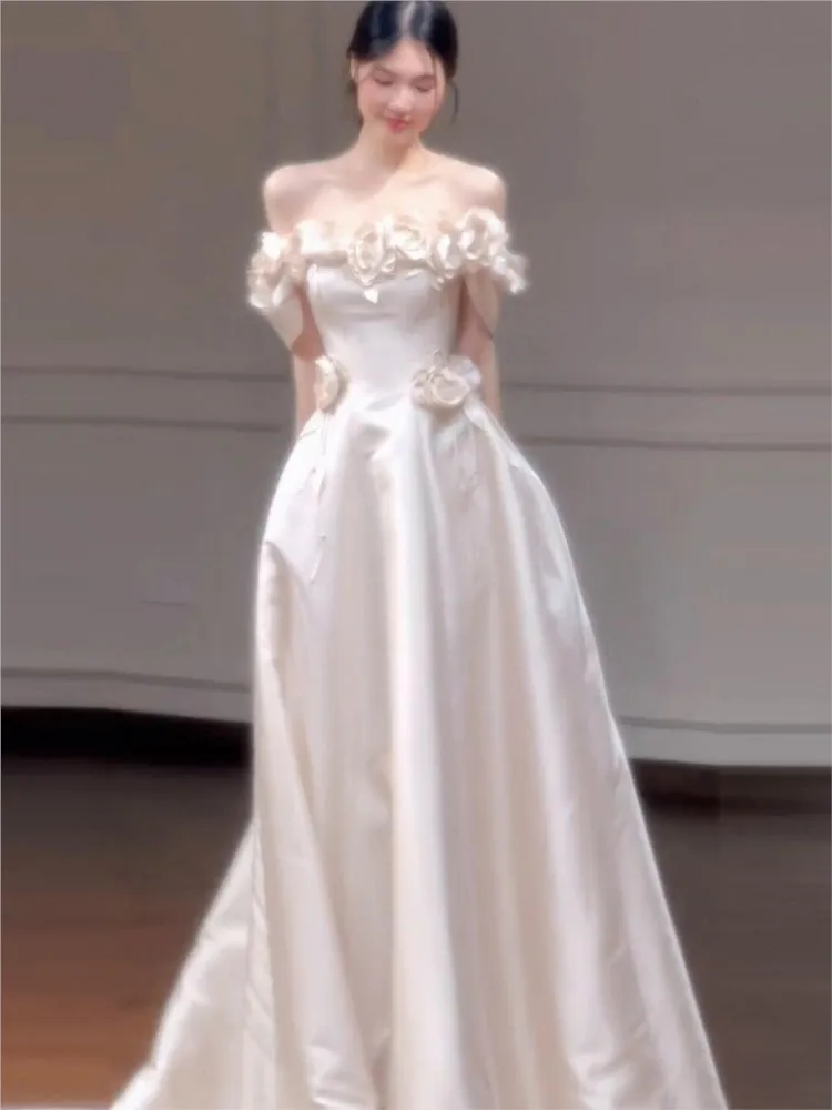 One-shoulder satin light luxury morning gown banquet flower coming-of-age dress
One-shoulder satin light luxury morning gown banquet flower coming-of-age dress