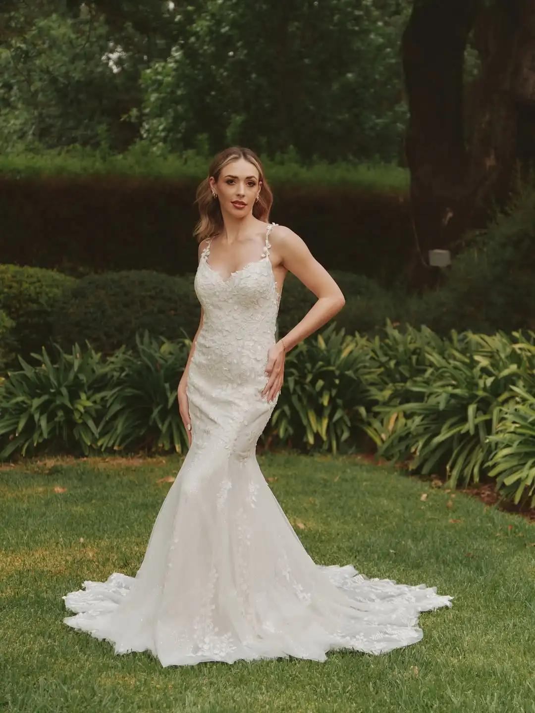 Customized Mermaid Wedding Dresse Special Backless Sleeveless V-Neck Bridal Dress For Women Appliques Robe De Mariée
Customized Mermaid Wedding Dresse Special Backless Sleeveless V-Neck Bridal Dress For Women Appliques Robe De Mariée