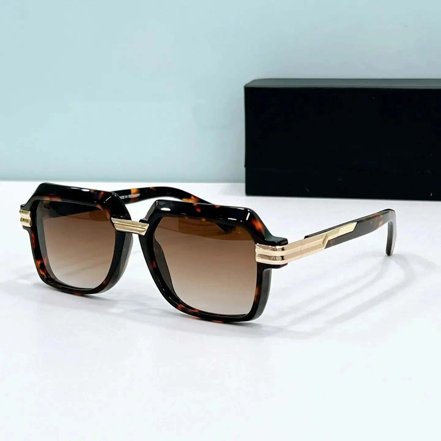 Original MOD8043 UV400 Gradient Retro Business Classic Men Sunglasses Popular Acetate Tortoise Frame Square Women Couple Eyewear
Original MOD8043 UV400 Gradient Retro Business Classic Men Sunglasses Popular Acetate Tortoise Frame Square Women Couple Eyewear