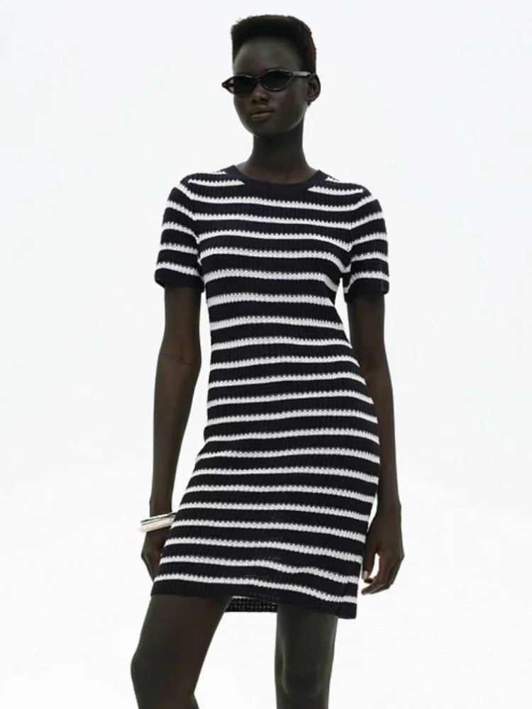 YY7485 ZA25 summer new women's ribbed edge round neck short sleeved straight tube slim striped knitted dress 1276352
YY7485 ZA25 summer new women's ribbed edge round neck short sleeved straight tube slim striped knitted dress 1276352