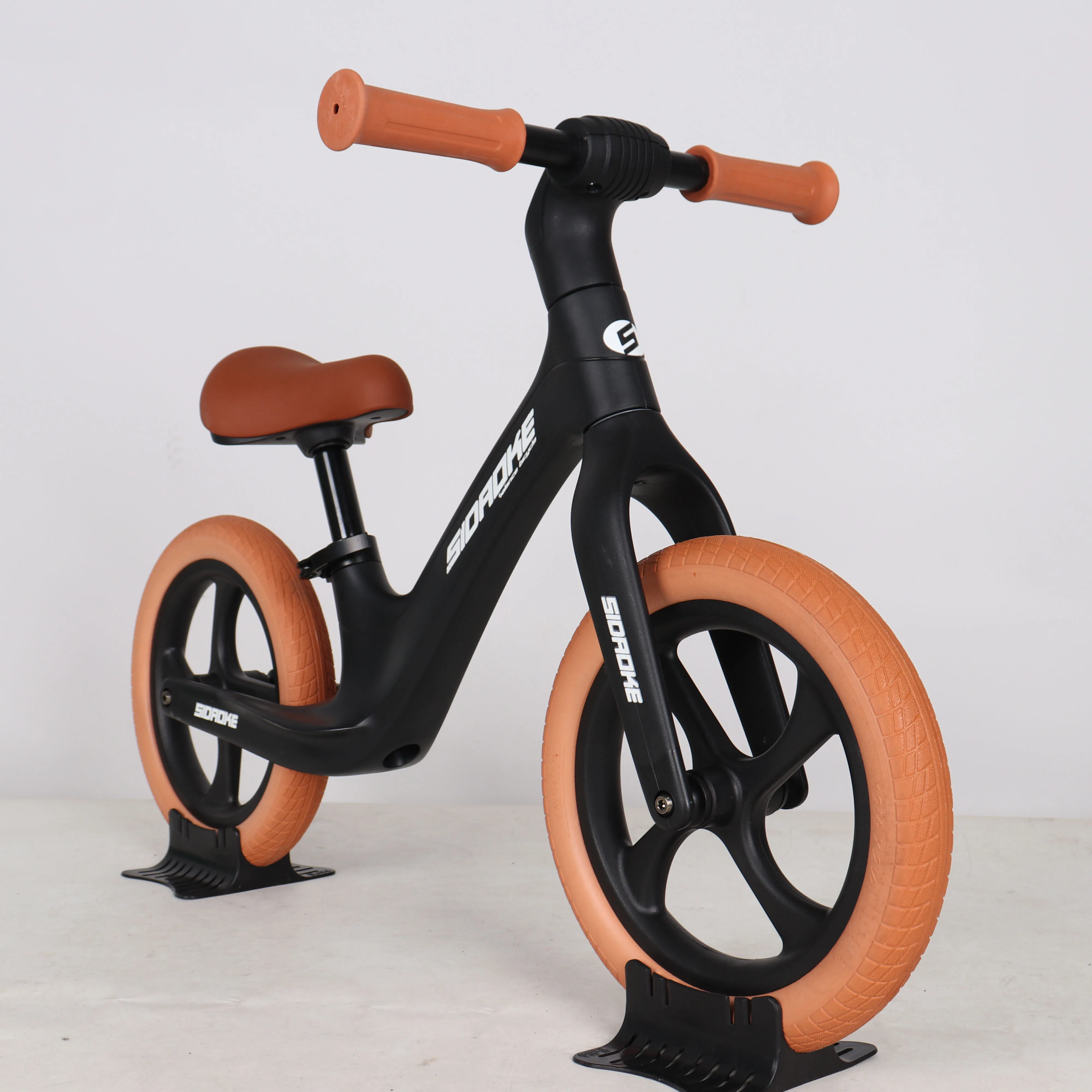 High Quality Kids Push Bike Wholesale Factory's Cheap Baby Balance Bicycle for 2-6 Year Old Children Steel Magnesium Alloy Fork
High Quality Kids Push Bike Wholesale Factory's Cheap Baby Balance Bicycle for 2-6 Year Old Children Steel Magnesium Alloy Fork
