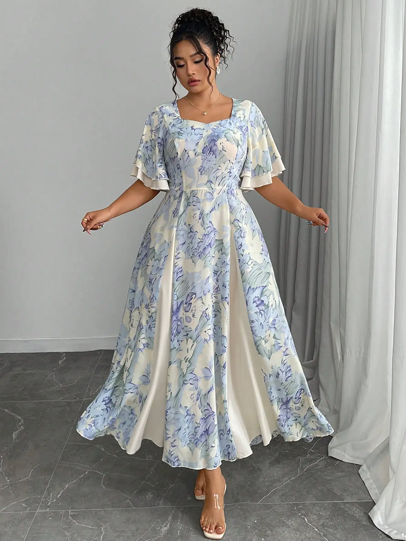 Синее платье А-силуэта больших размеров с цветочным принтом, квадратным вырезом и рукавами-воланами
Синее платье А-силуэта больших размеров с цветочным принтом, квадратным вырезом и рукавами-воланами