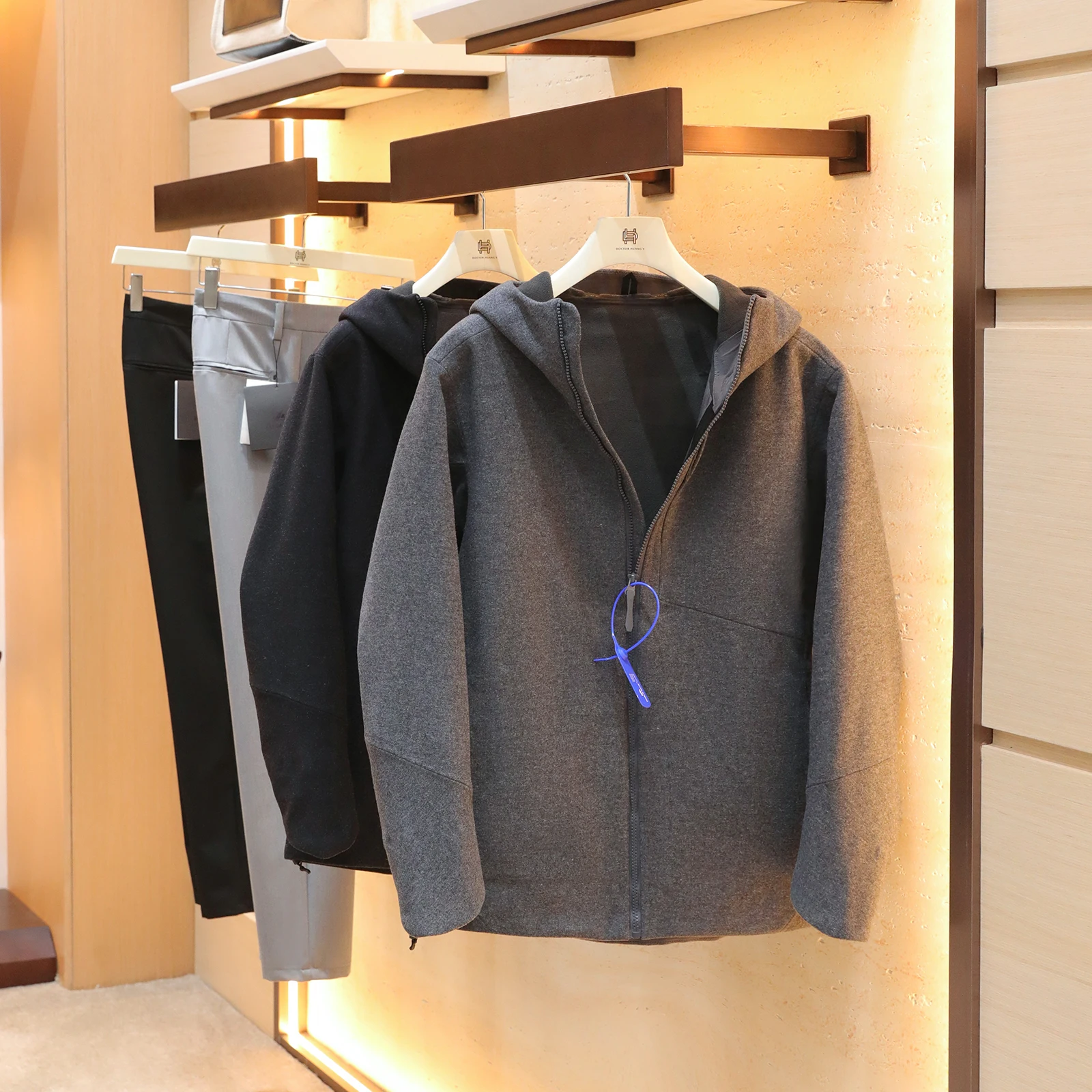 Мужская повседневная ветровка с подкладкой для активного отдыха, мягкий пальто-жакет в стиле casual, бренд Doctor Hua, смесь полиэстера и шерсти
Мужская повседневная ветровка с подкладкой для активного отдыха, мягкий пальто-жакет в стиле casual, бренд Doctor Hua, смесь полиэстера и шерсти