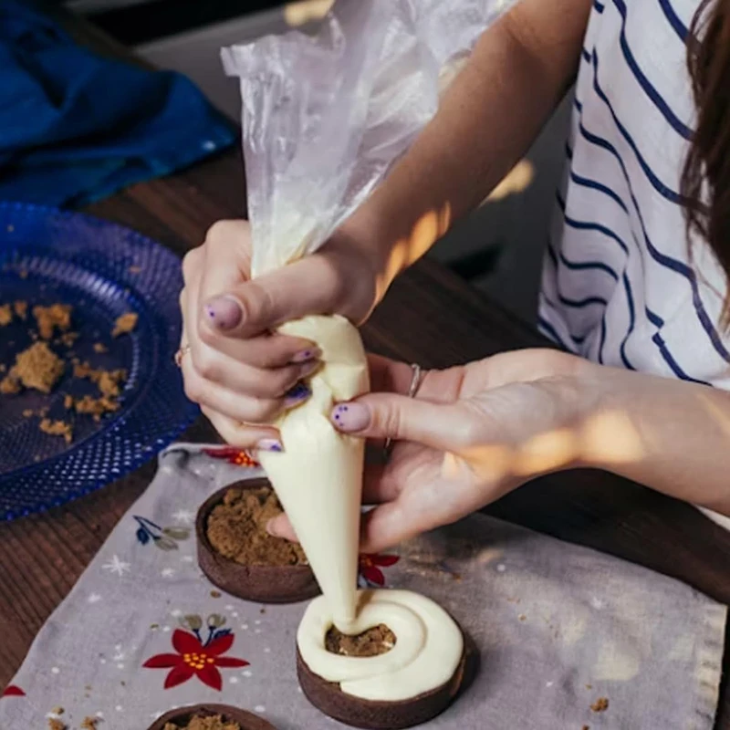 100 Pcs Bulk Piping Bags, Heavy Duty for Commercial Baking. Disposable, 27x17cm, for Cake & Cookie
100 Pcs Bulk Piping Bags, Heavy Duty for Commercial Baking. Disposable, 27x17cm, for Cake & Cookie