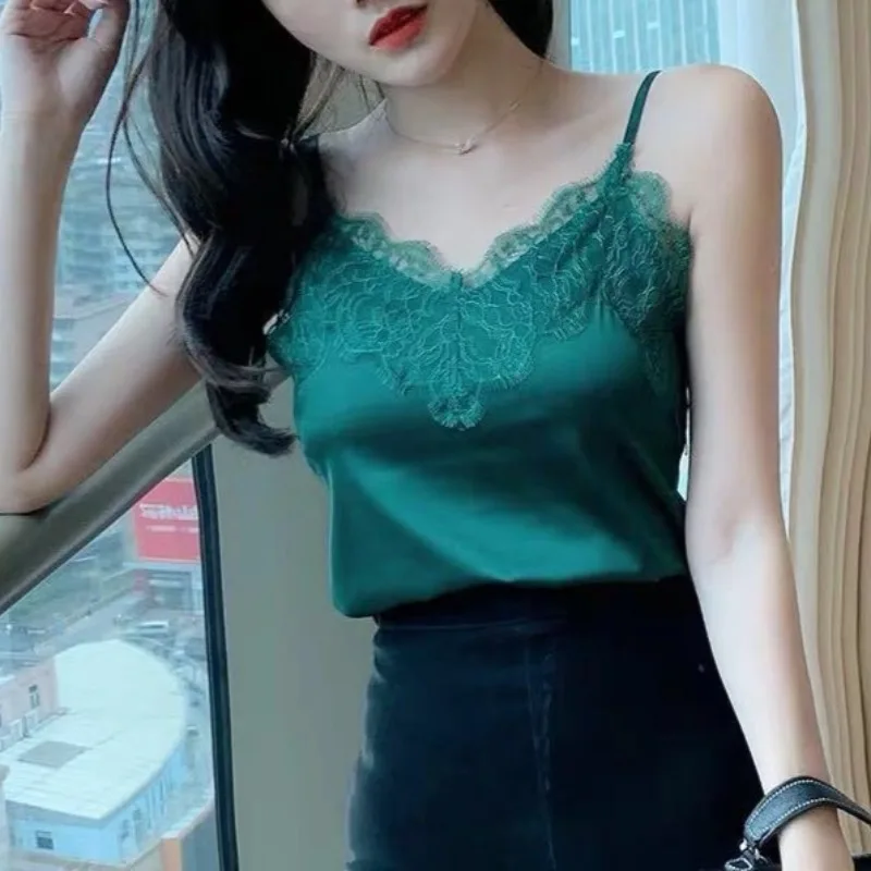 2025 Summer New Tank Top for Women Camisole Top Fashion Sleeveless T-shirts Female Trend Tops Ladies Tees Basic Tops Clothing
2025 Summer New Tank Top for Women Camisole Top Fashion Sleeveless T-shirts Female Trend Tops Ladies Tees Basic Tops Clothing