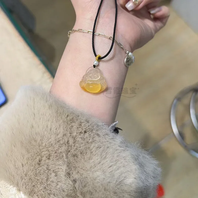 Кулон-подвеска Будда Гуаньинь из агата и зеленого халцедона в форме листа мира
Кулон-подвеска Будда Гуаньинь из агата и зеленого халцедона в форме листа мира