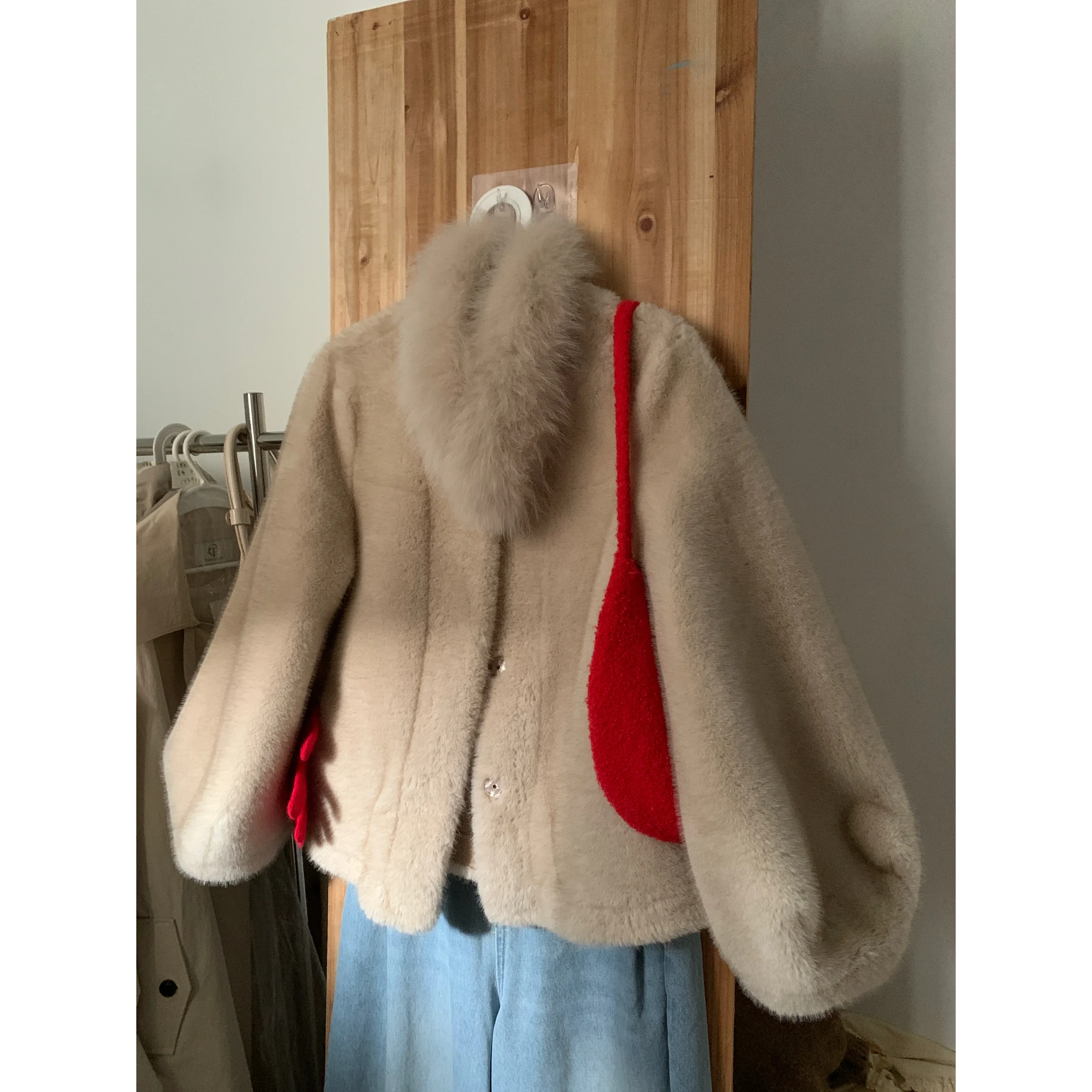 Утепленная женская куртка с круглым вырезом, длинными рукавами, однотонная, для повседневной носки, с меховым воротником, имитация меха, цвет молочный
Утепленная женская куртка с круглым вырезом, длинными рукавами, однотонная, для повседневной носки, с меховым воротником, имитация меха, цвет молочный