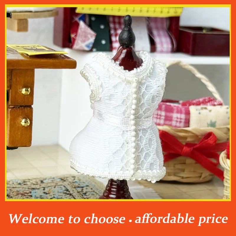 *1pc new Doll Home Coat Hanger Sewing Scene Decor Toy 1/12 Dollhouse Miniature Lace Clothing Mannequin Display Stand Model
*1pc new Doll Home Coat Hanger Sewing Scene Decor Toy 1/12 Dollhouse Miniature Lace Clothing Mannequin Display Stand Model