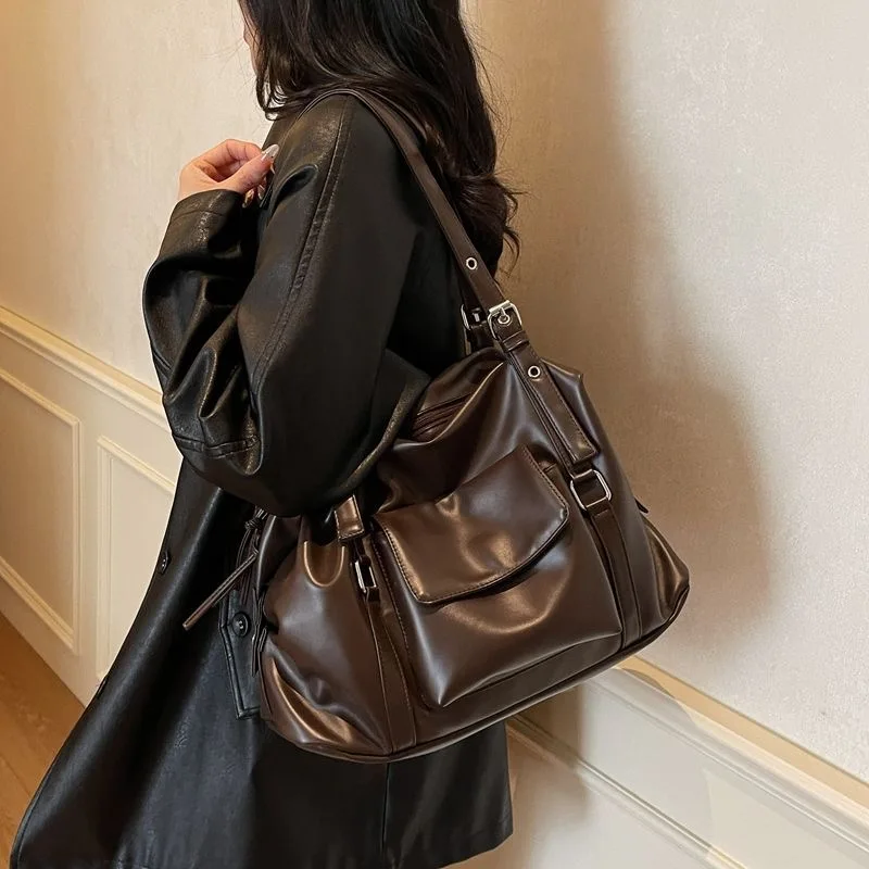 Large Capacity Bag New Fashion Street Style Motorcycle Bag Commuter Solid Color Shoulder Crossbody Bag
Large Capacity Bag New Fashion Street Style Motorcycle Bag Commuter Solid Color Shoulder Crossbody Bag