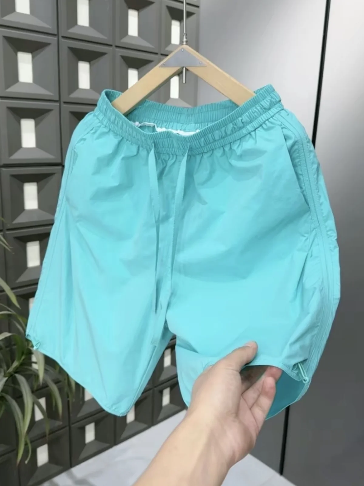 Summer Thin Ice Silk Quick Dry Casual Shorts Outdoor Sports Five-Quarter Length Men's Fashionable Versatile Couple's Shorts
Summer Thin Ice Silk Quick Dry Casual Shorts Outdoor Sports Five-Quarter Length Men's Fashionable Versatile Couple's Shorts