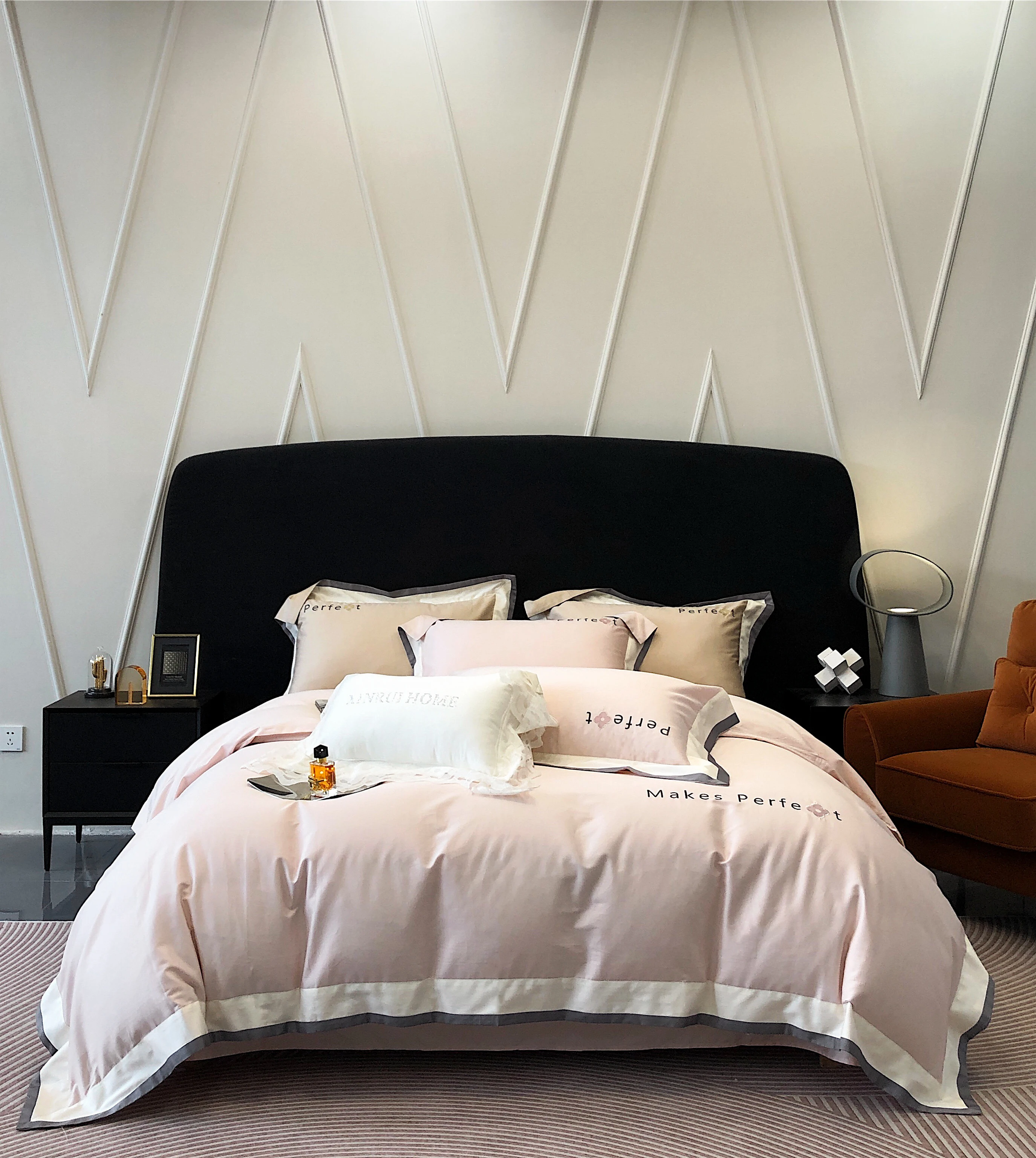 100% Pure Cotton Bedding Set Queen King Size, Luxury Letter Embroidery Duvet Cover Set, Contrast Color Edge Bed Linen 4Pcs
100% Pure Cotton Bedding Set Queen King Size, Luxury Letter Embroidery Duvet Cover Set, Contrast Color Edge Bed Linen 4Pcs