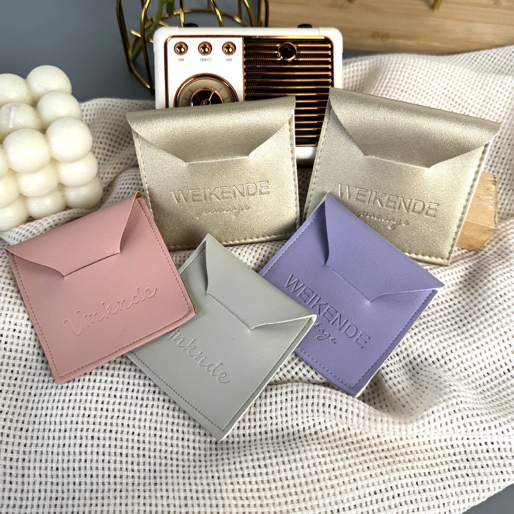 Роскошный конверт, водонепроницаемые сумки из искусственной кожи, упаковочная сумка для ювелирных изделий и сережек на заказ, подарочная сумка для часов, камеры для хранения ювелирных изделий
Роскошный конверт, водонепроницаемые сумки из искусственной кожи, упаковочная сумка для ювелирных изделий и сережек на заказ, подарочная сумка для часов, камеры для хранения ювелирных изделий