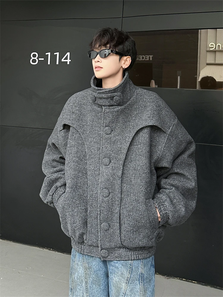 Men's Winter Thickened Short Woolen Jacket Casual American Style Stand Collar Coat Trendy Design Heavyweight Warmth Outerwear
Men's Winter Thickened Short Woolen Jacket Casual American Style Stand Collar Coat Trendy Design Heavyweight Warmth Outerwear